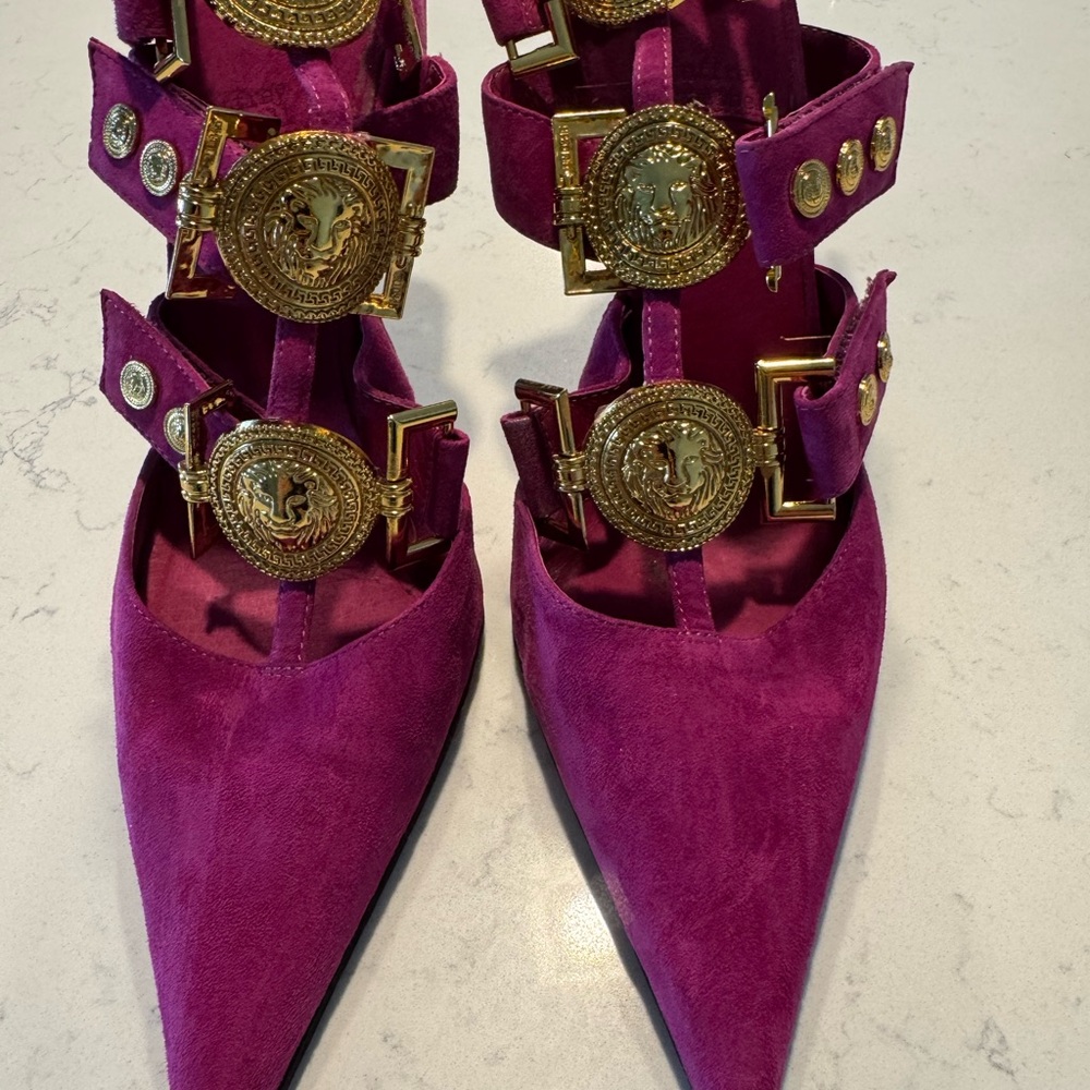 Elegant Magenta Women's Shoes with Gold Accents